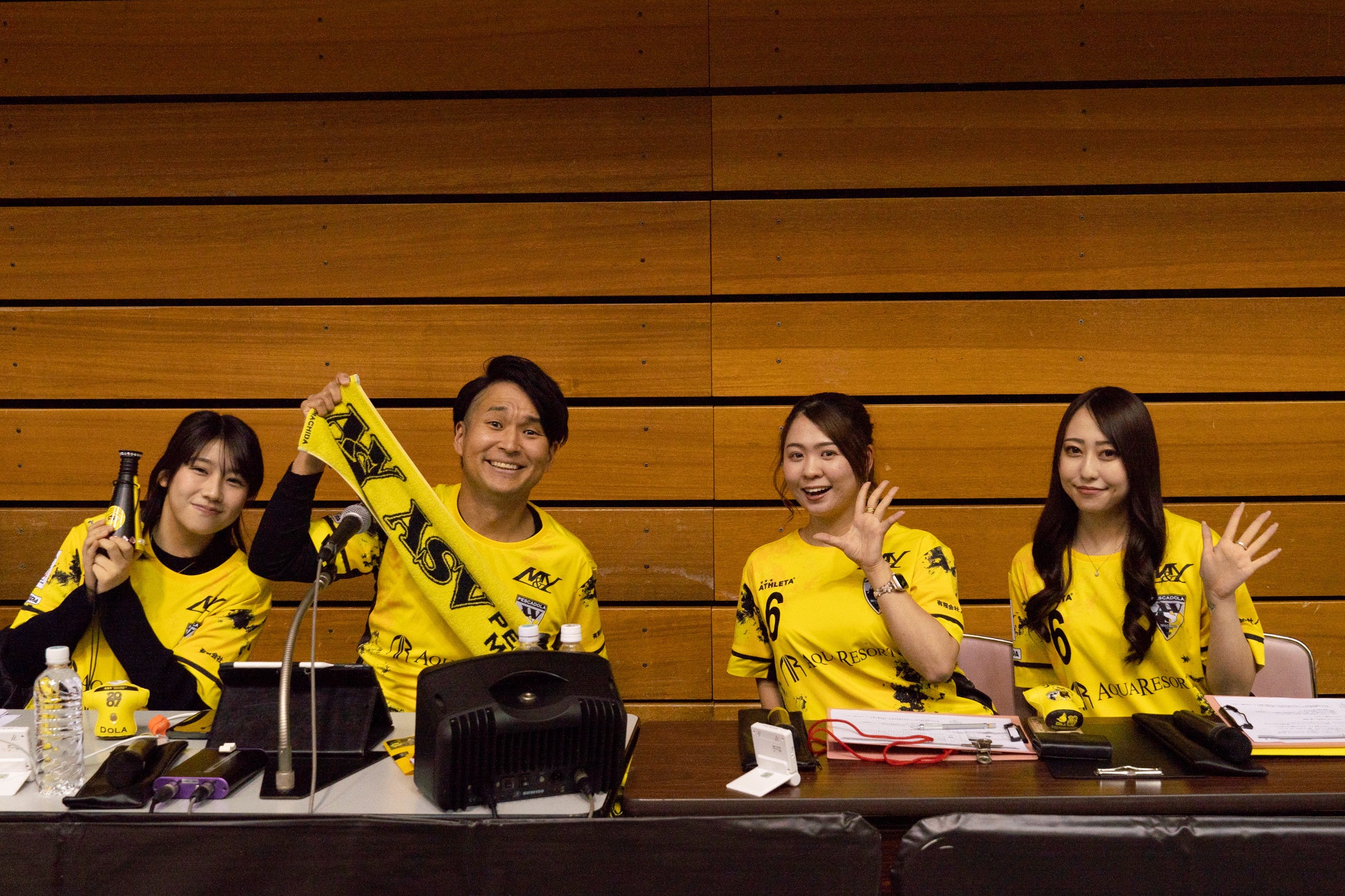 ASVペスカドーラ町田の応援団の笑顔