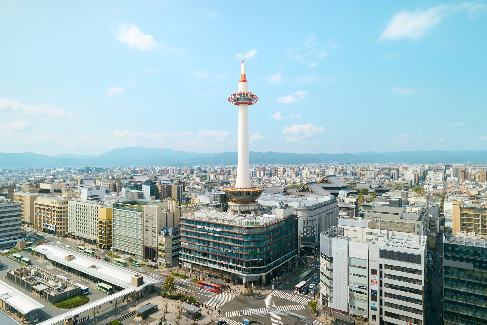 京都市街と京都タワーの風景