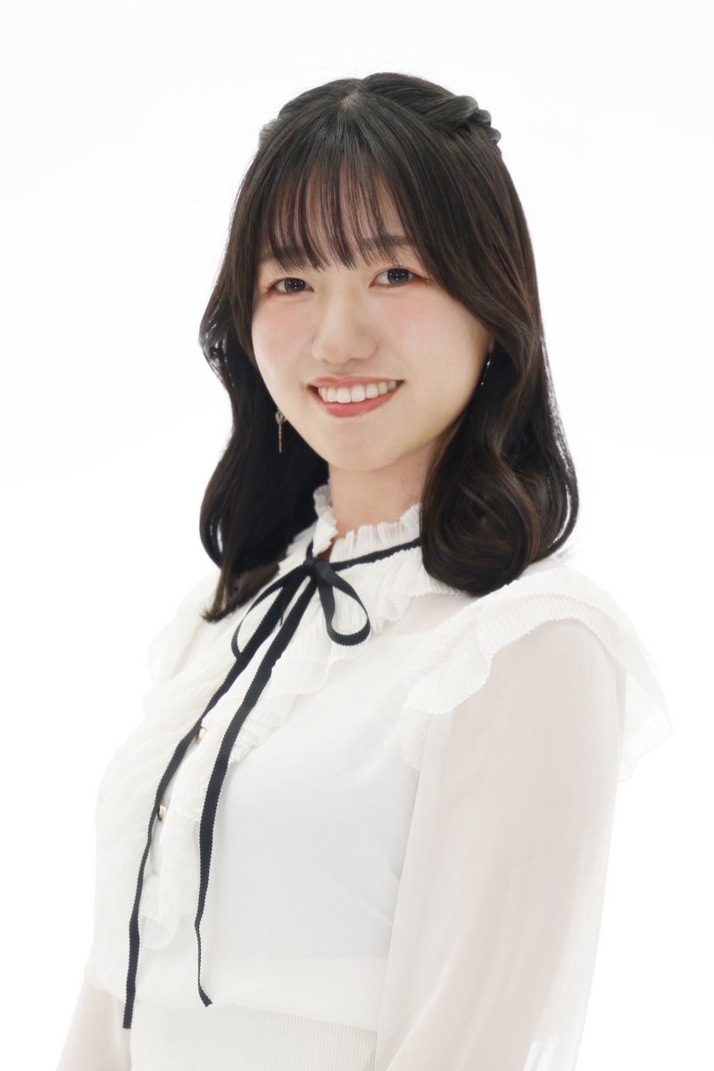 白い服を着た女性のポートレート
