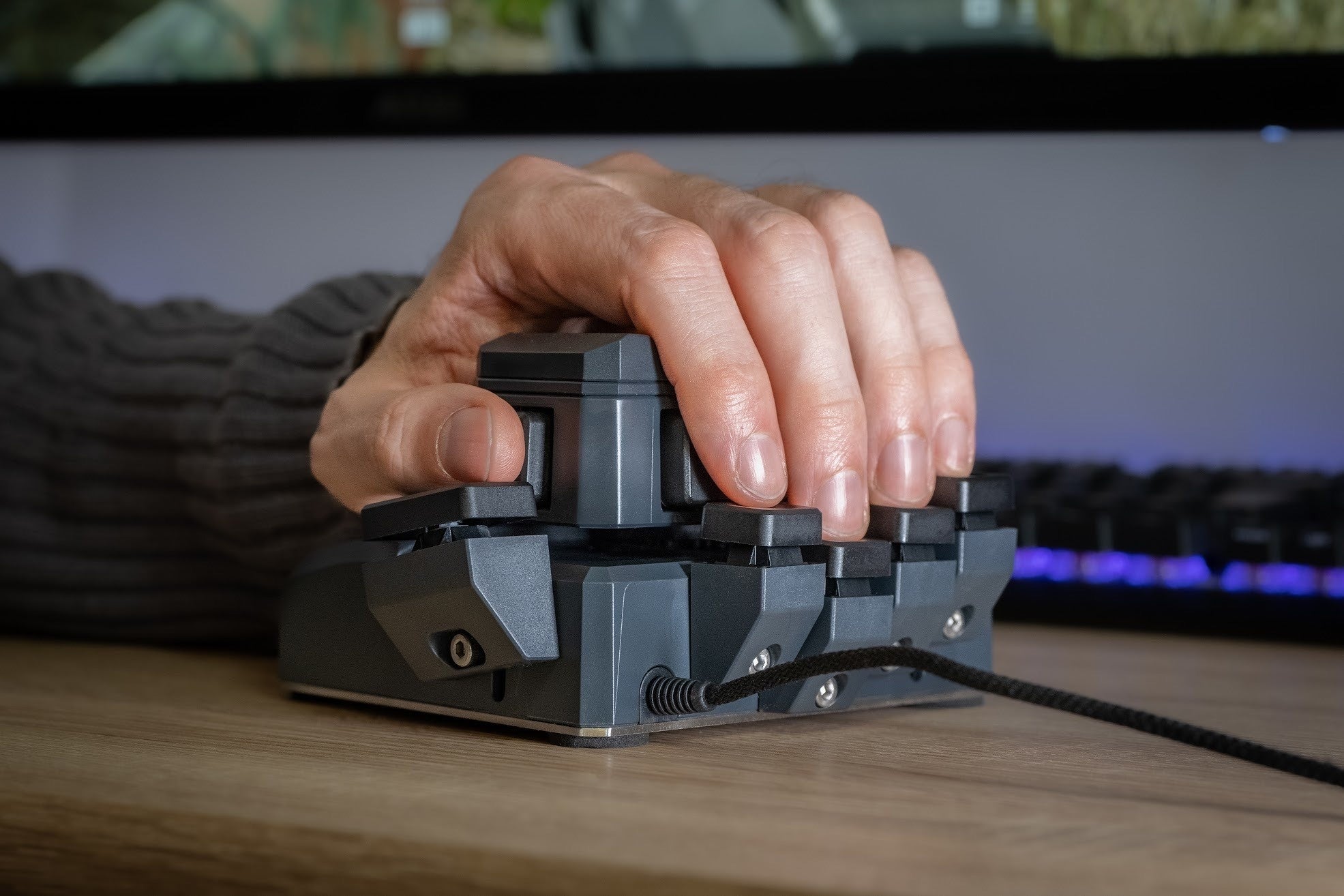 MoveMaster RSGを操作する手元