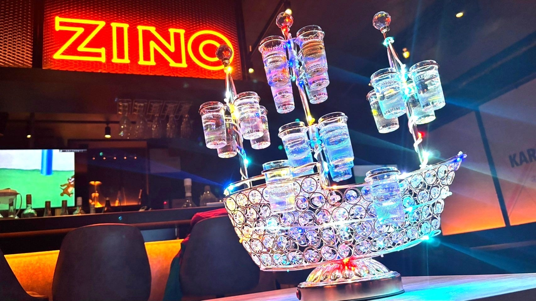 華やかなライトアップの装飾