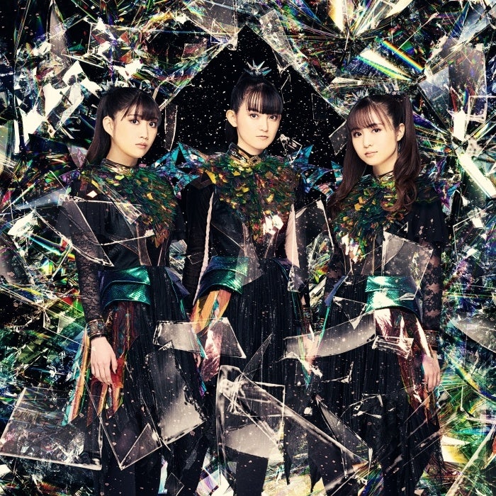 BABYMETALの3人が煌びやかに登場