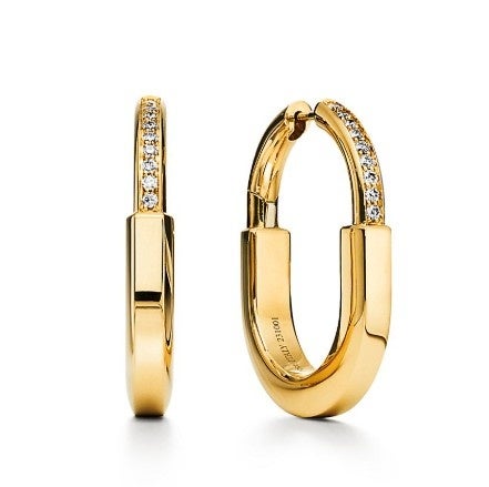 ダイヤ散りばめたゴールドフープピアス