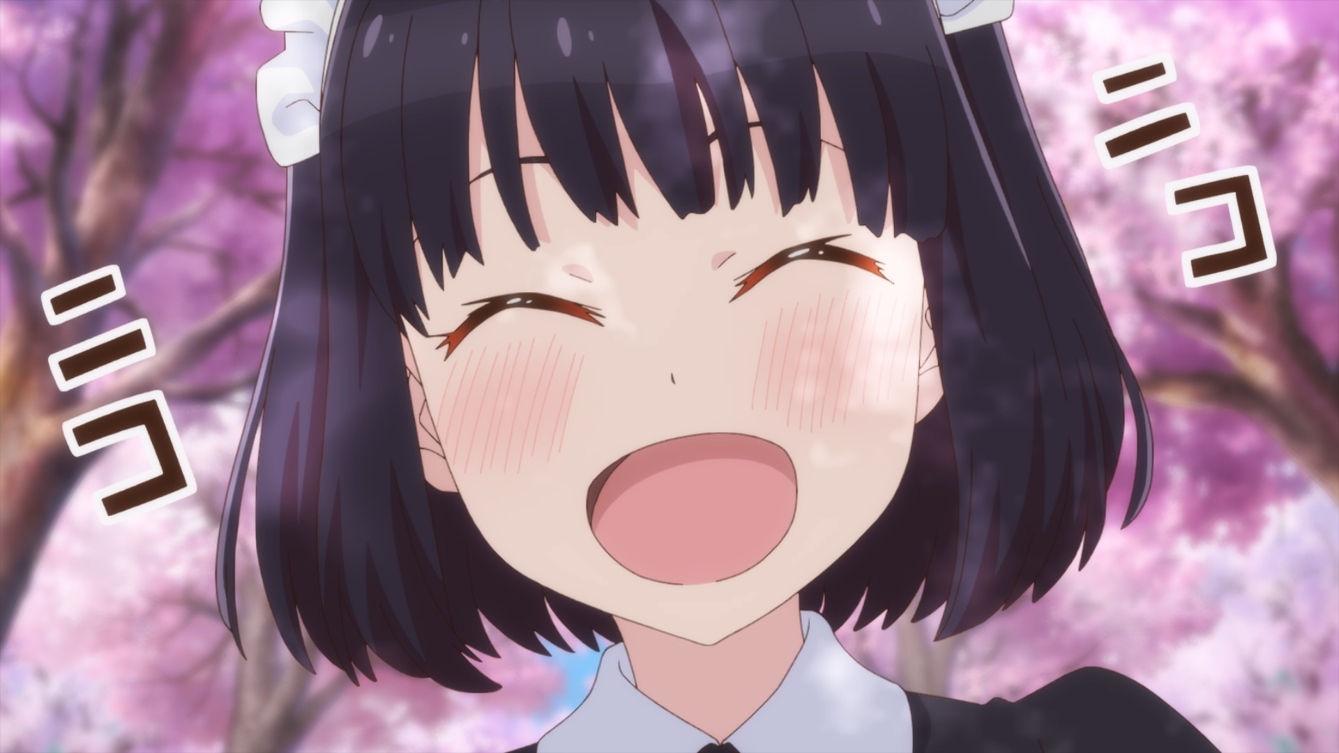満開の桜の中で笑顔のメイド