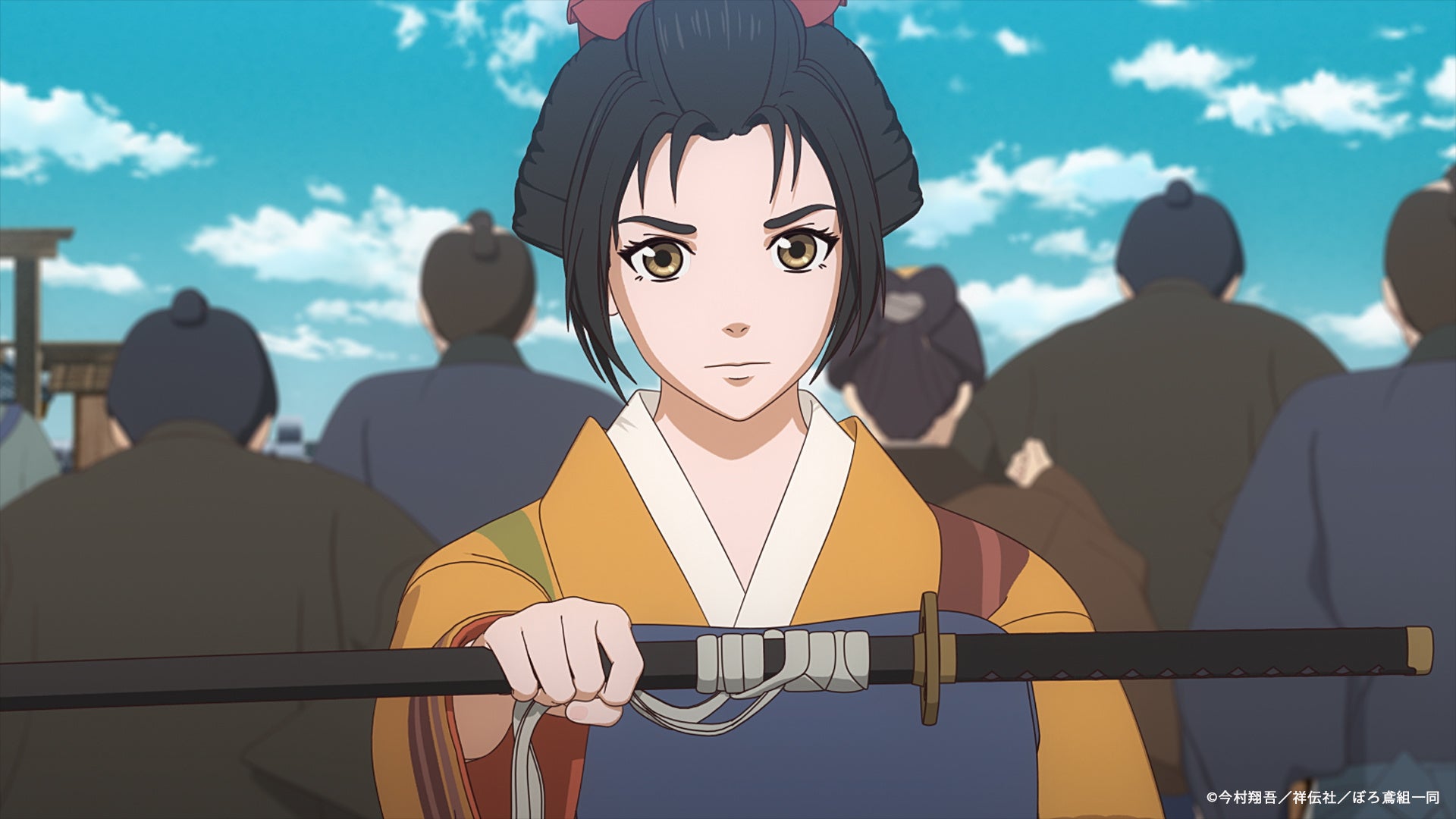 刀を構えるキャラクターと群衆