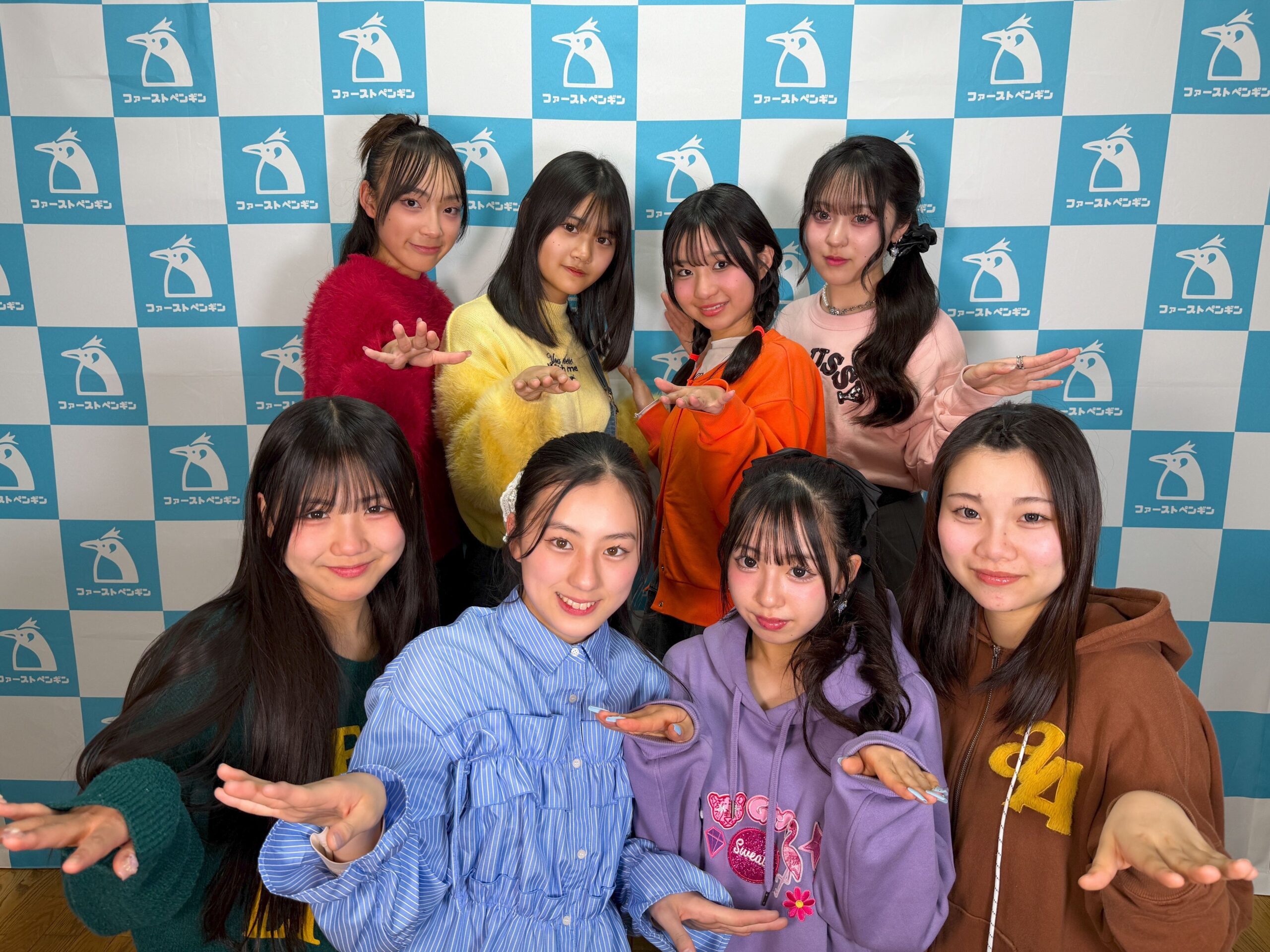 カラフルな東少メンバーのグループ写真