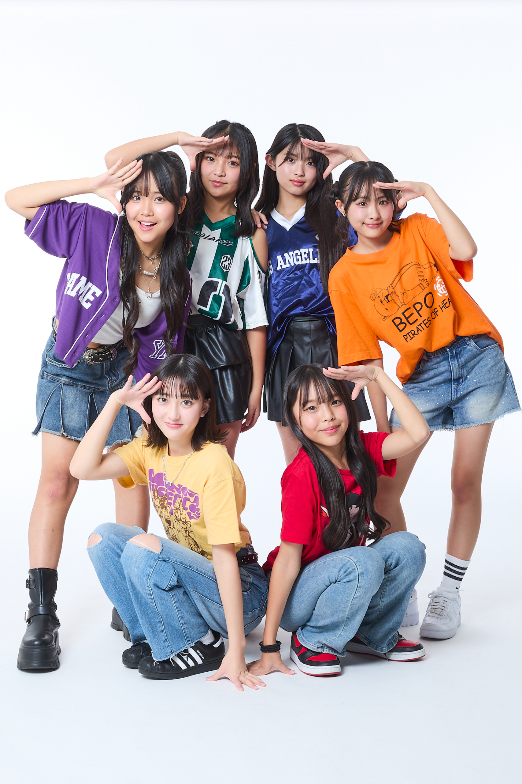 カジュアルな衣装のミルクサマーグループ