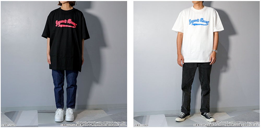 黒と白のTシャツを着たモデル