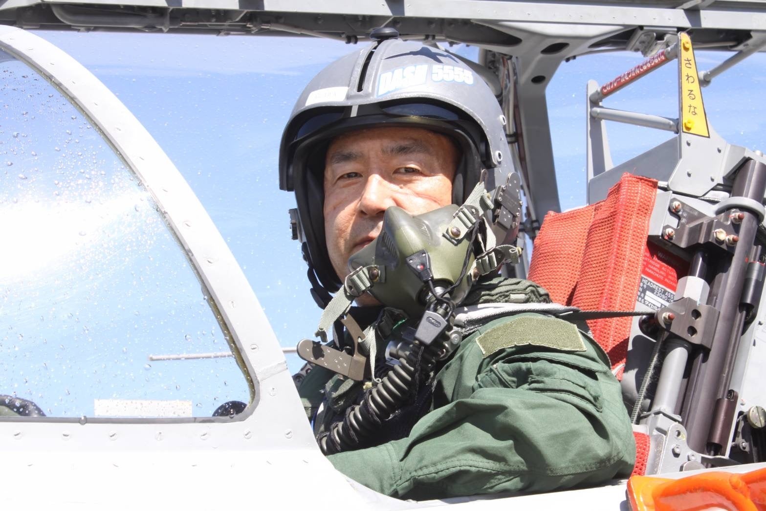 コクピットでのパイロット準備