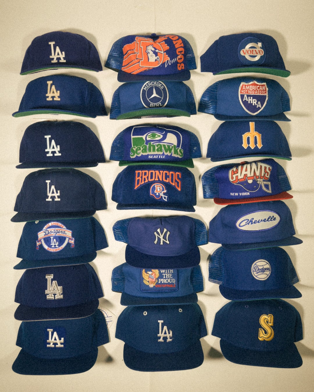 青いキャップのコレクション