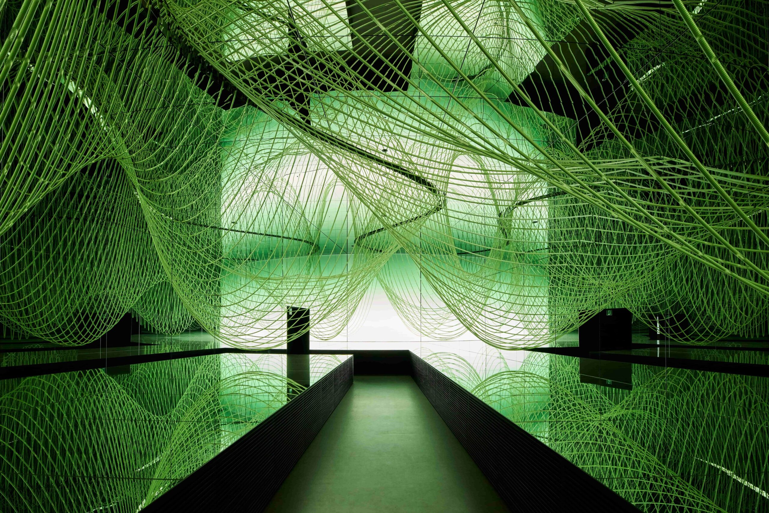 緑色の芸術的な照明展示