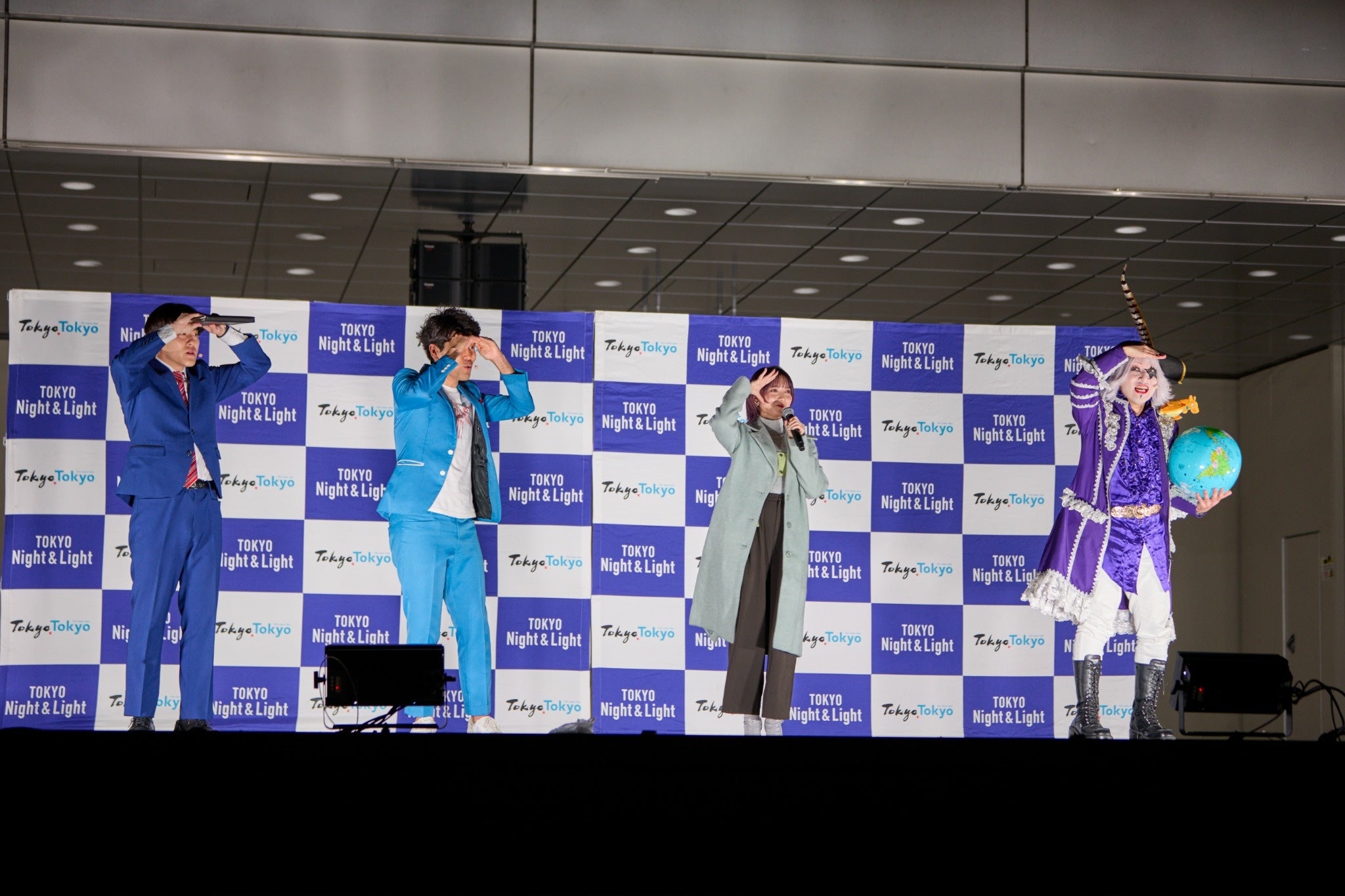 イベントステージでの参加者たち