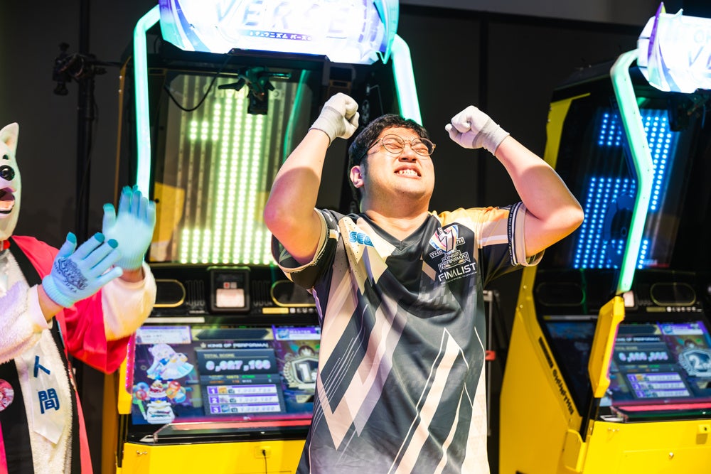 歓喜に包まれる音ゲー決戦の勝者