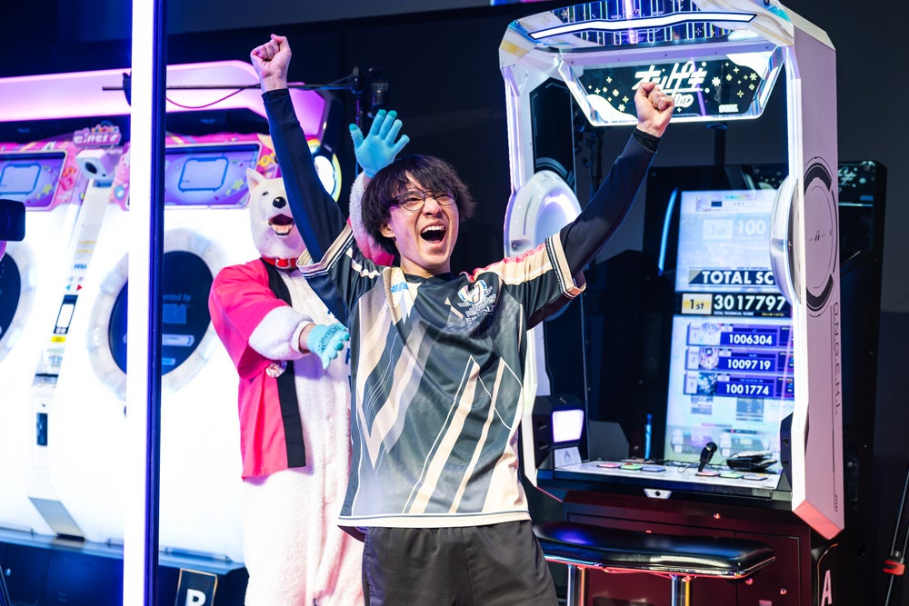 優勝者の勝利と感動の瞬間