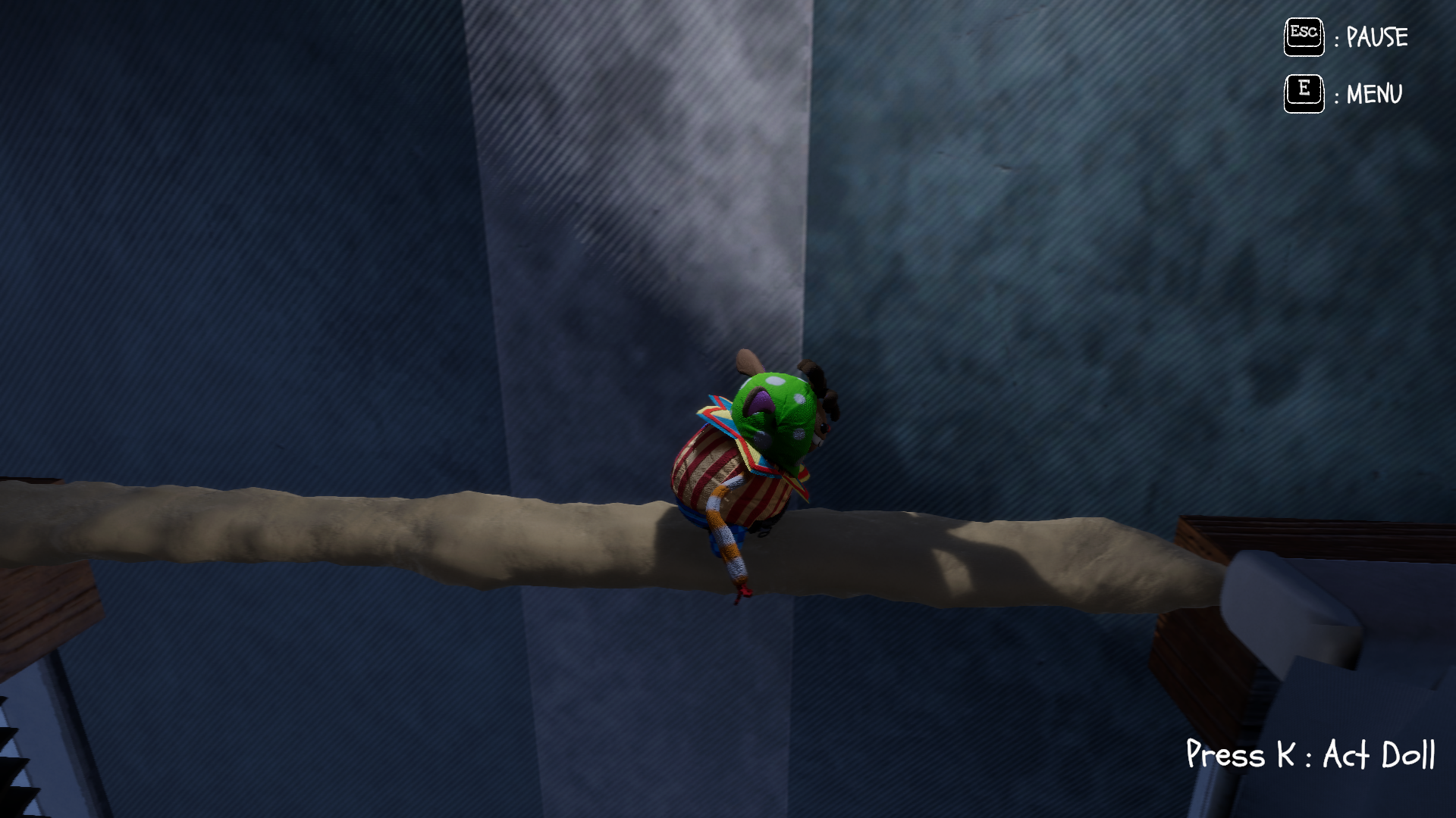 高い場所を渡るぬいぐるみの冒険