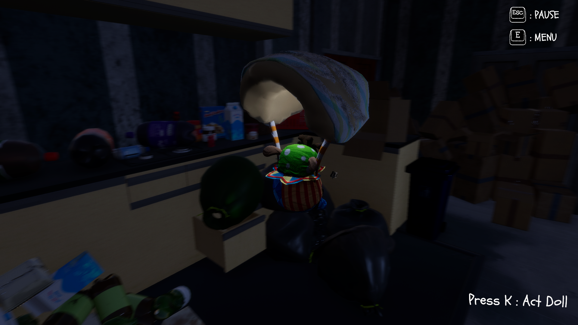 キッチンで浮遊するぬいぐるみ