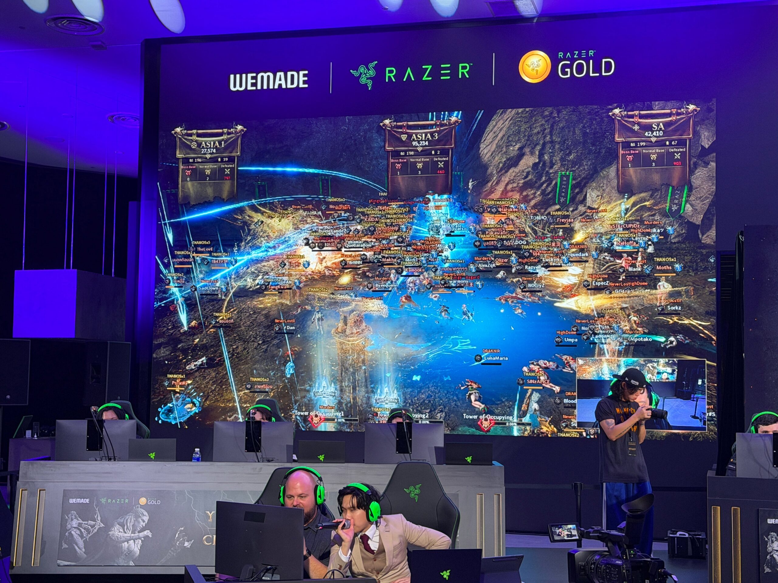 MMORPG大会で熱戦を繰り広げる選手たち