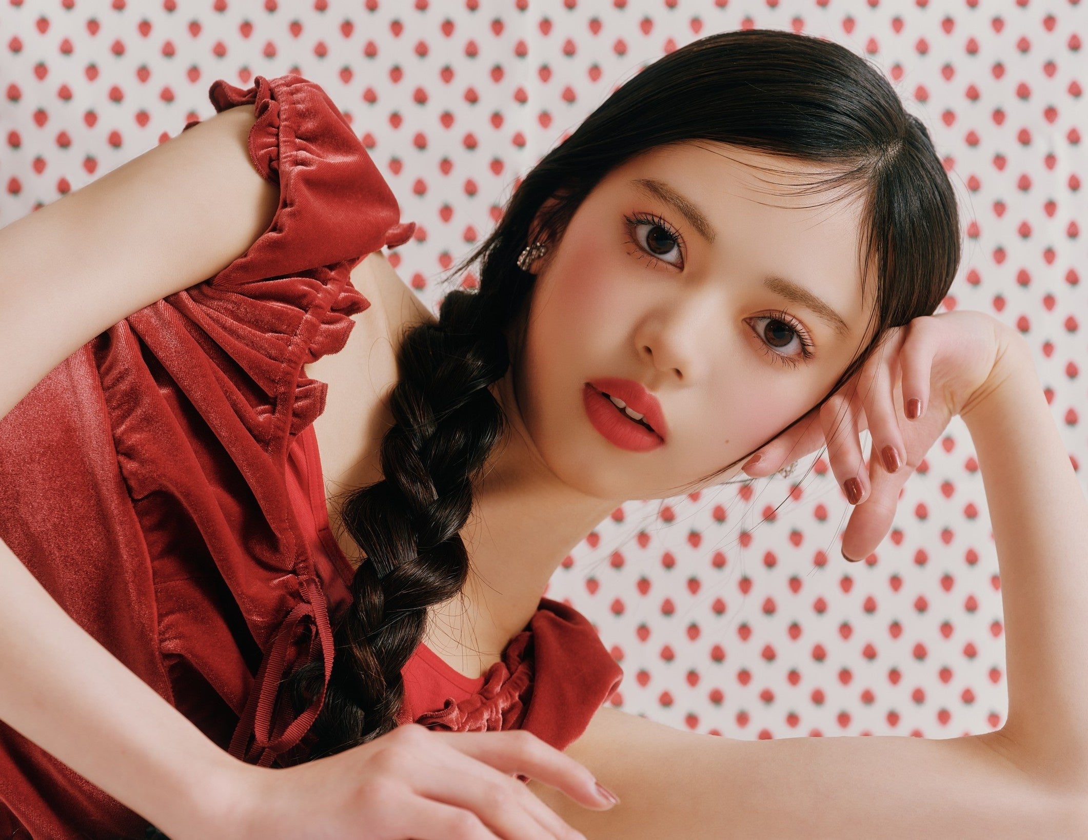 赤いドレスのスイートメイク