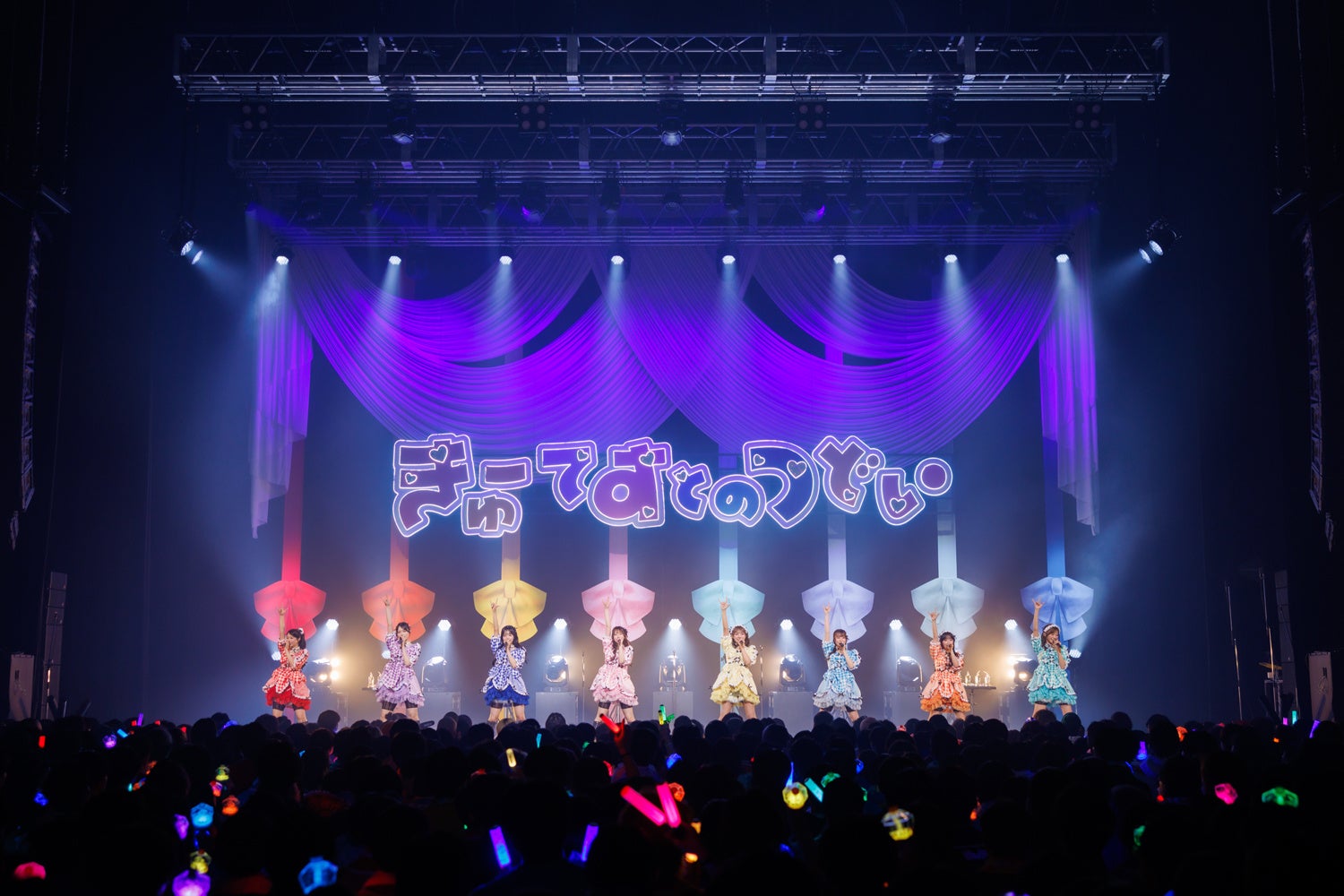 ファンクラブツアー開幕公演のステージ全景