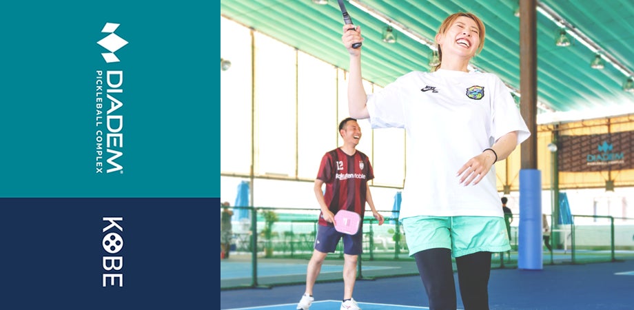 ピックルボールを楽しむ2人のプレイヤー