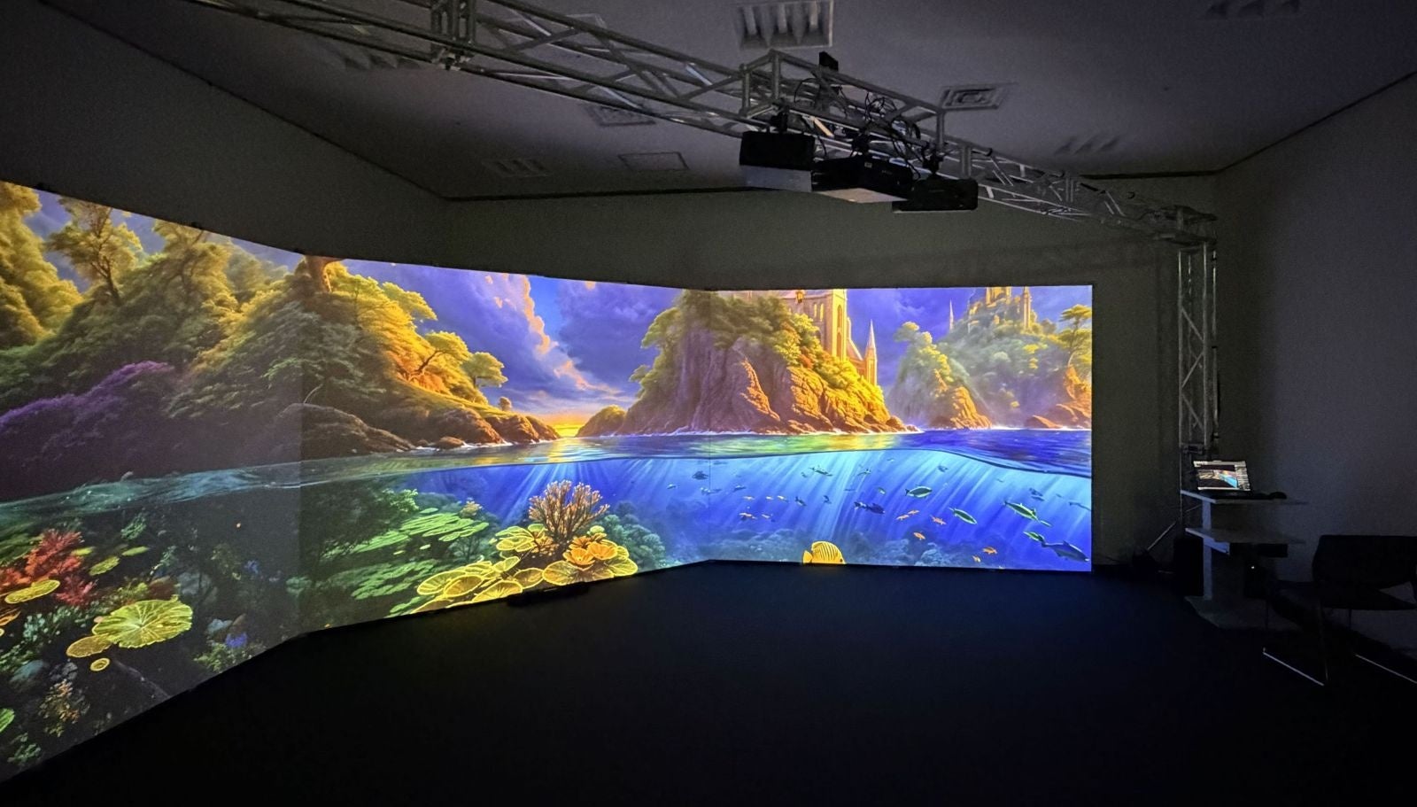 海底の幻想的なイマーシブシアター