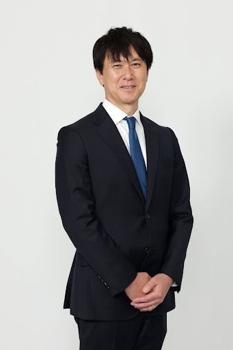 スーツ姿の男性リーダー