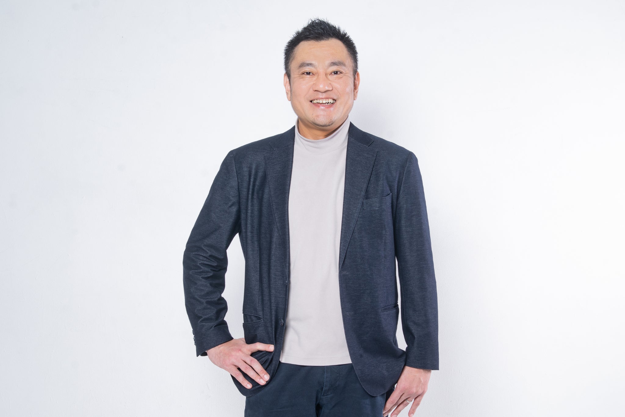 ビジネスマンの笑顔と自信満ちる姿