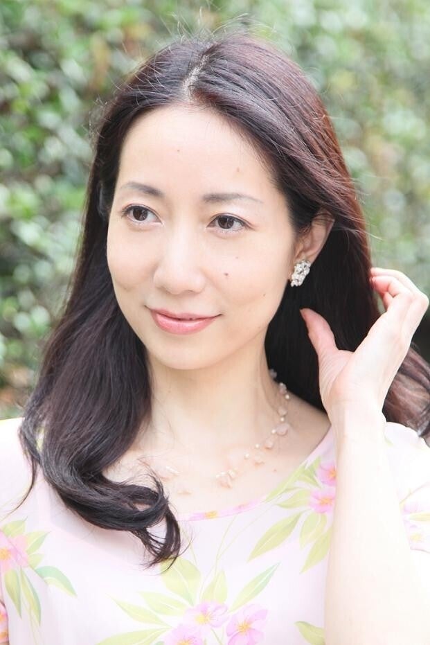 花柄の女性のポートレート