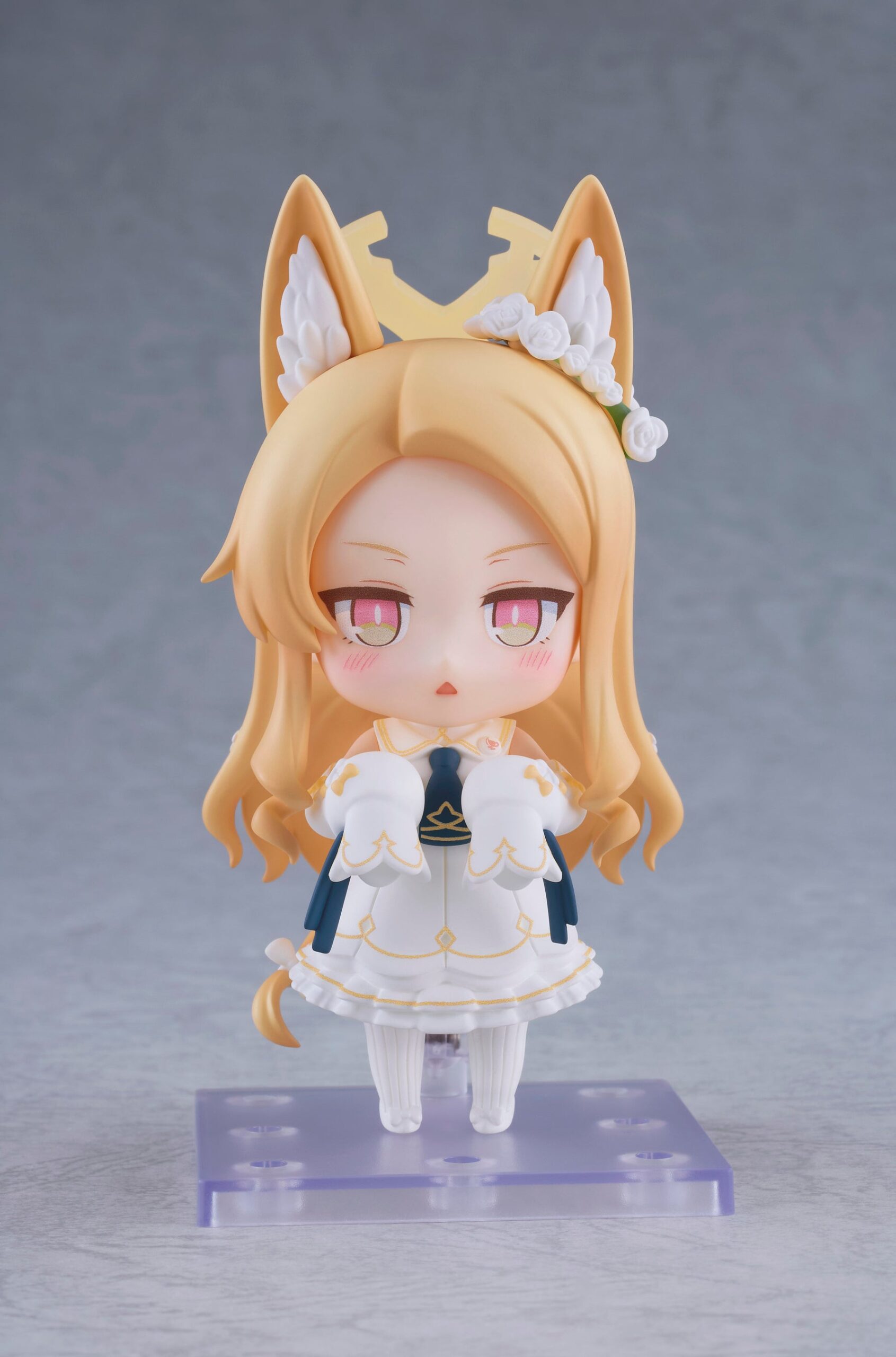 セイアが両手を前に出す姿