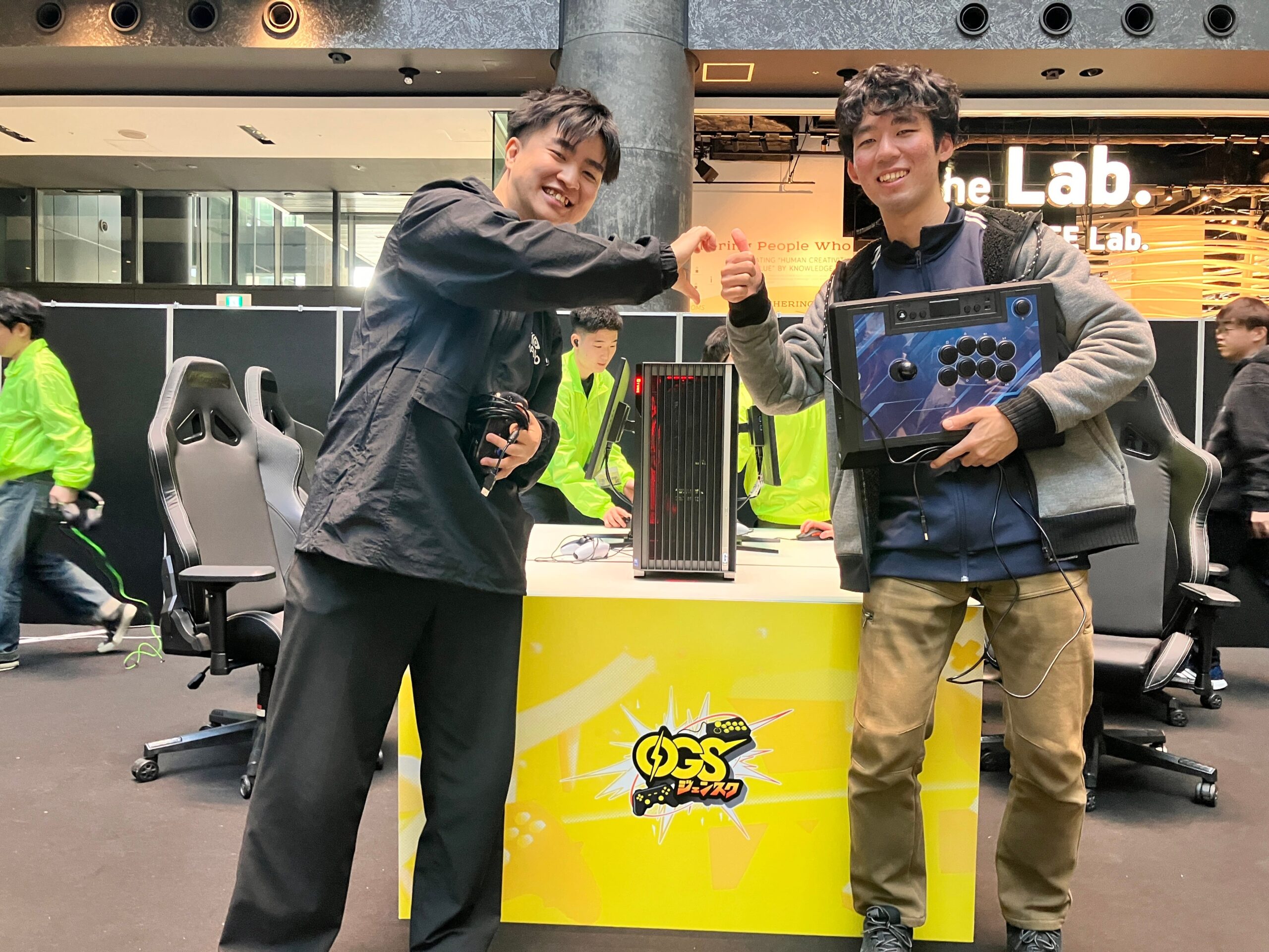 勝者の握手シーン