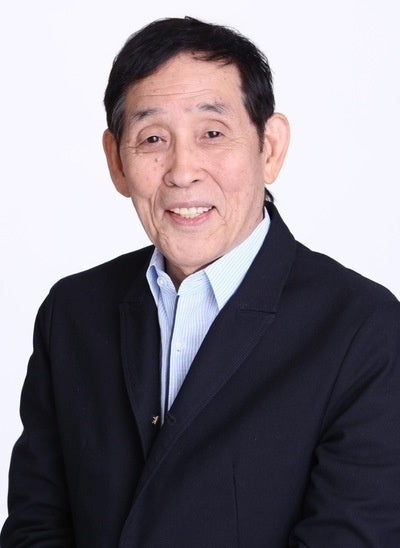 欽ちゃんの笑顔とスーツ姿