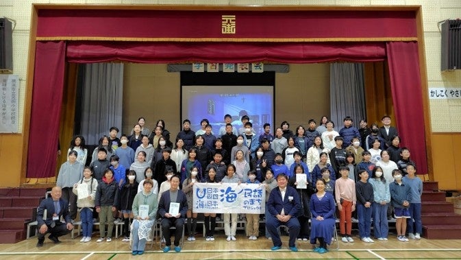 アニメ上映後の集合写真