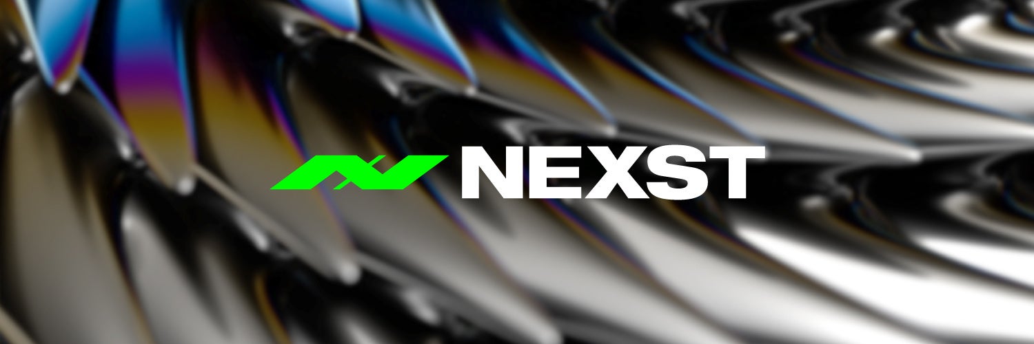 NEXSTのロゴとカラフルな背景