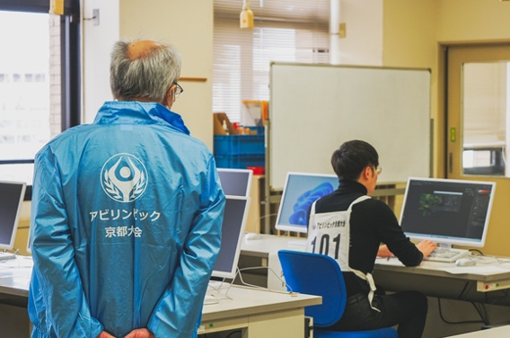 アビリンピックのコンピュータ作業風景