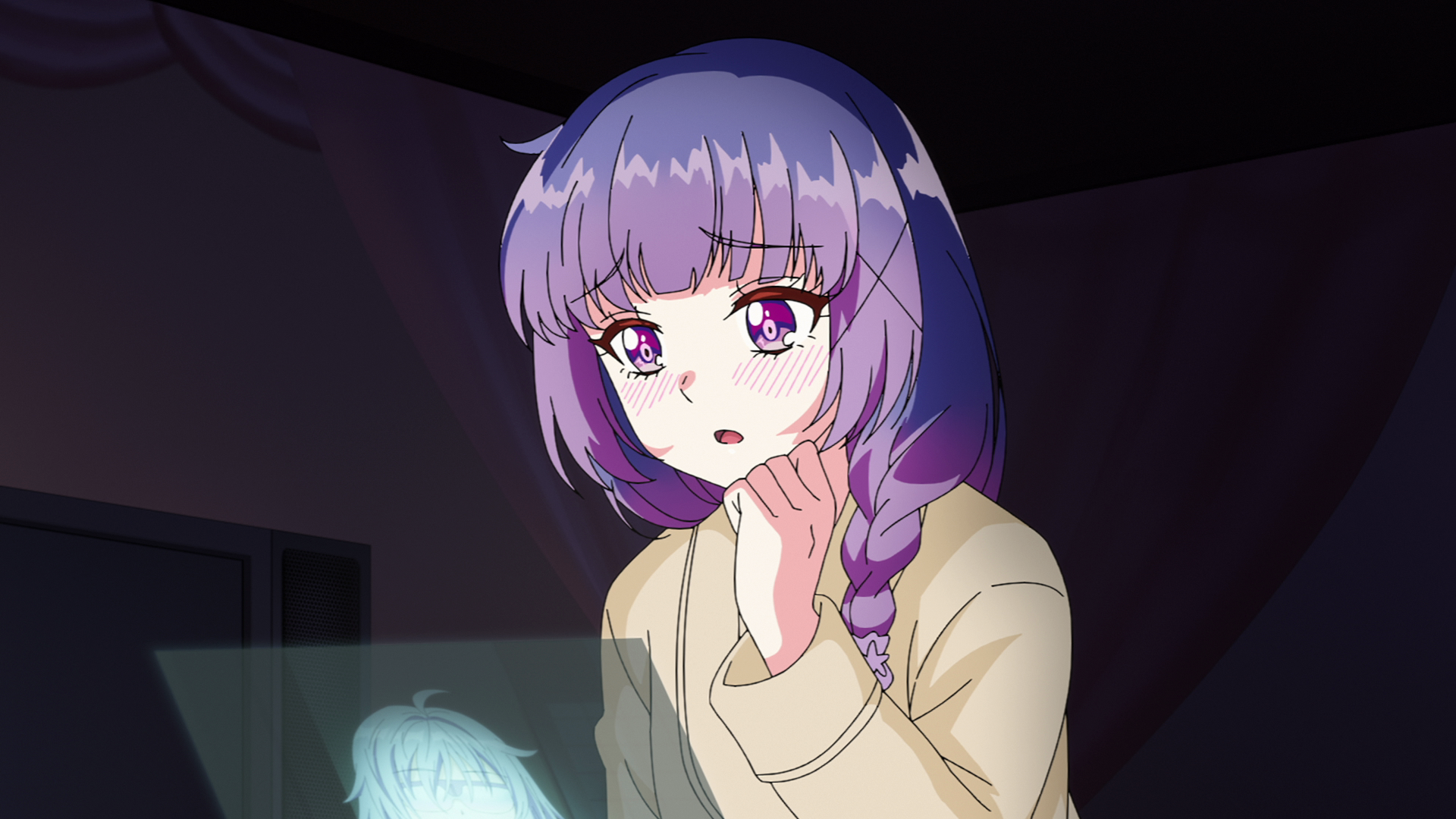 ホログラムを見る紫髪のキャラ