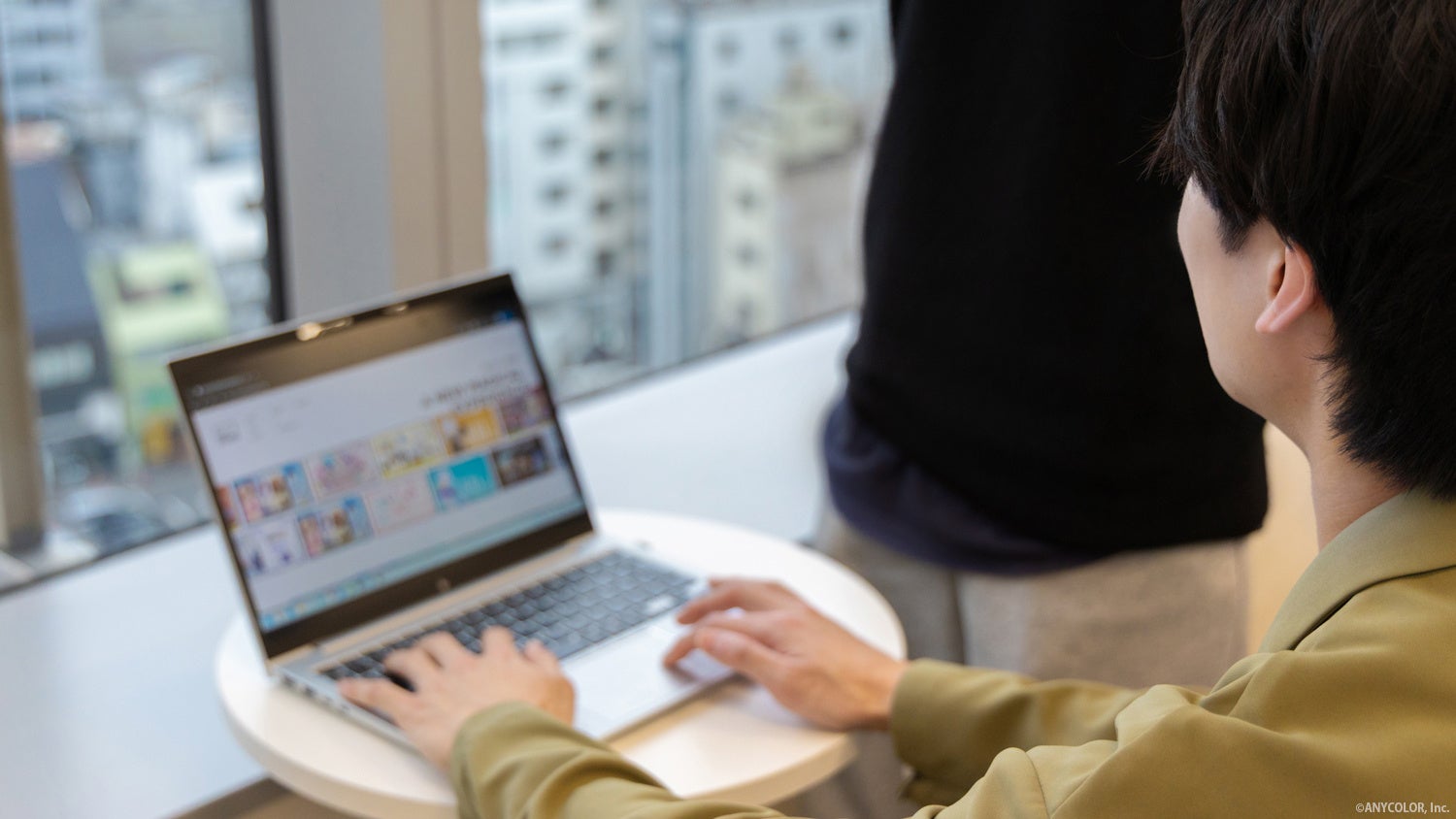 広いイベントスペースのインテリア