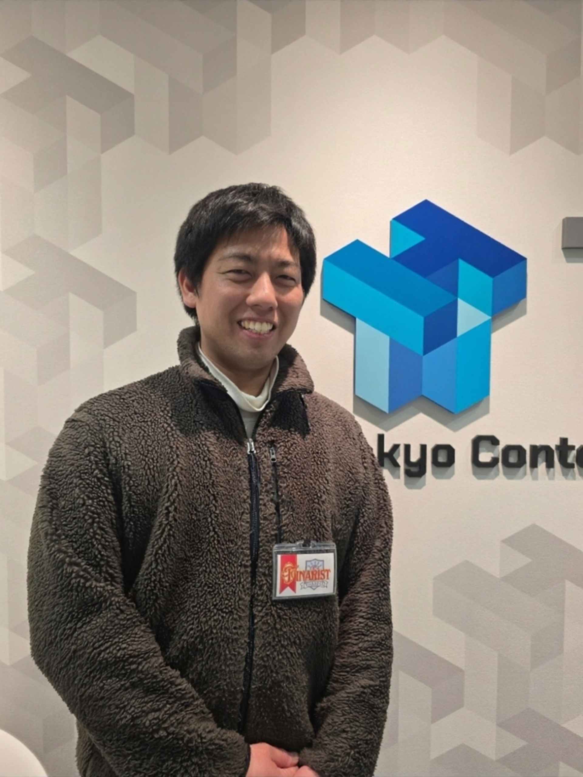 IDカードをつけたクリエイター