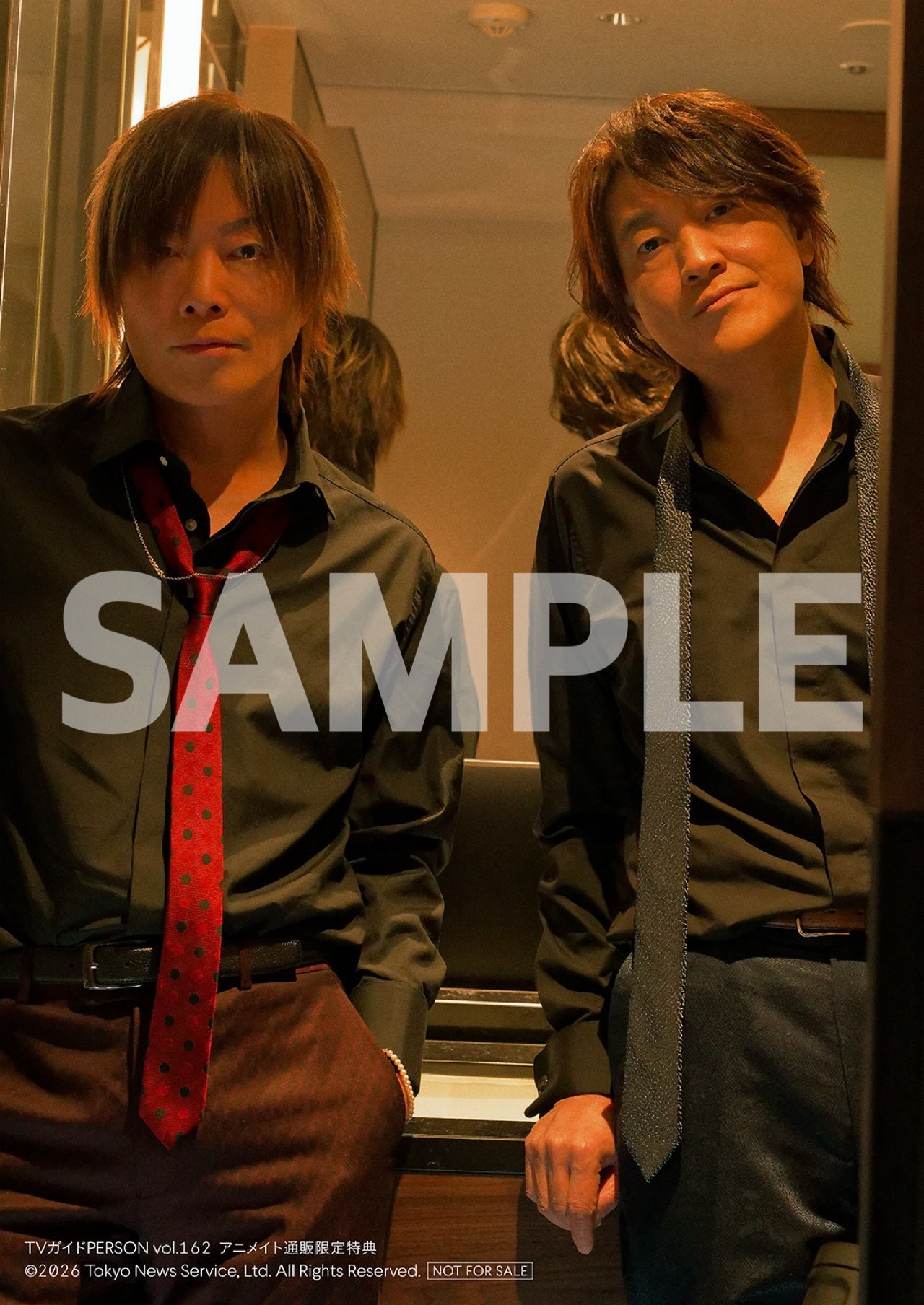 GRANRODEOが黒シャツでポーズ