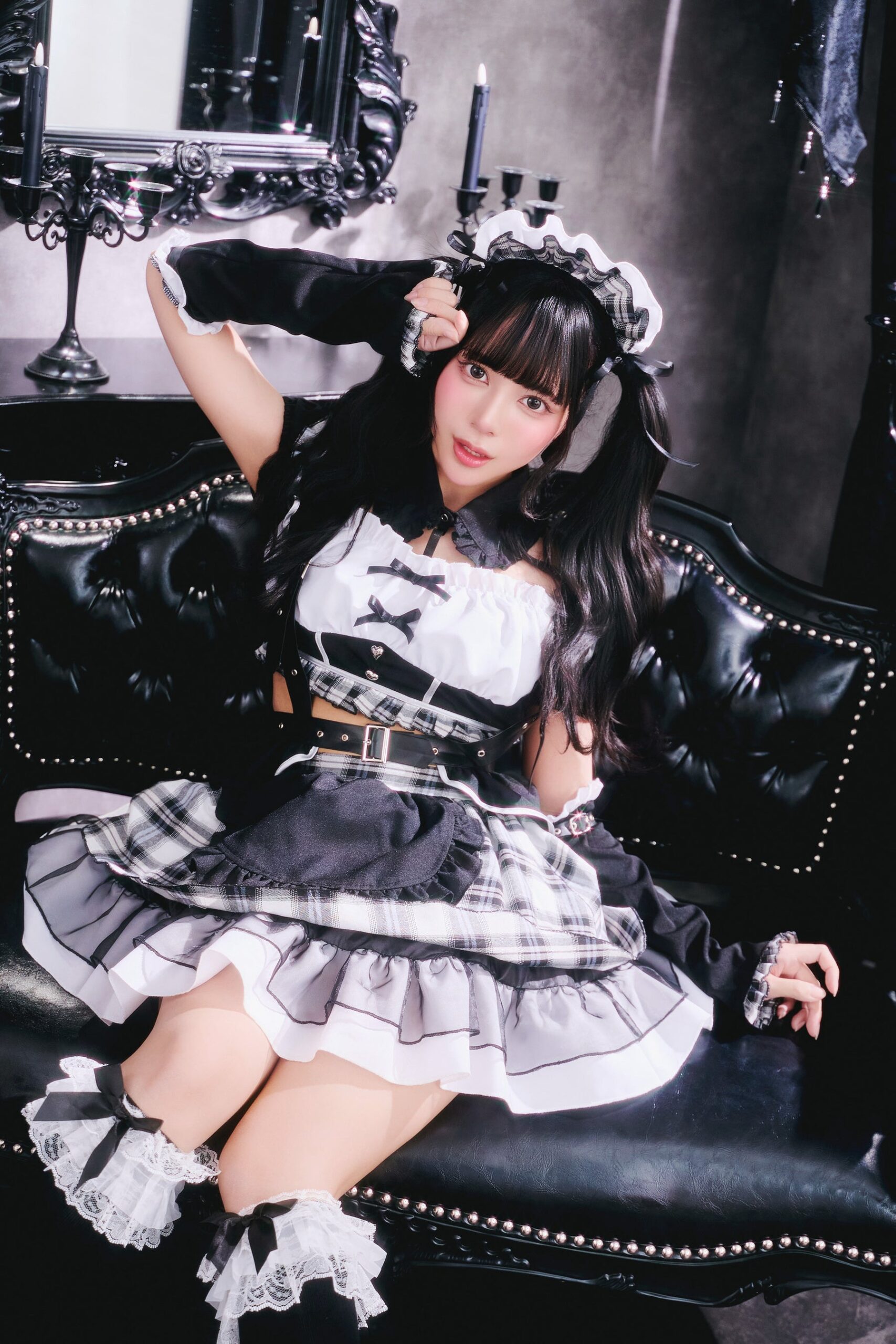 モノクロと赤チェックのゴスパンドール