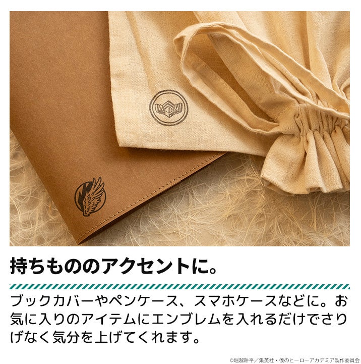 カバンに印字されたエンブレム