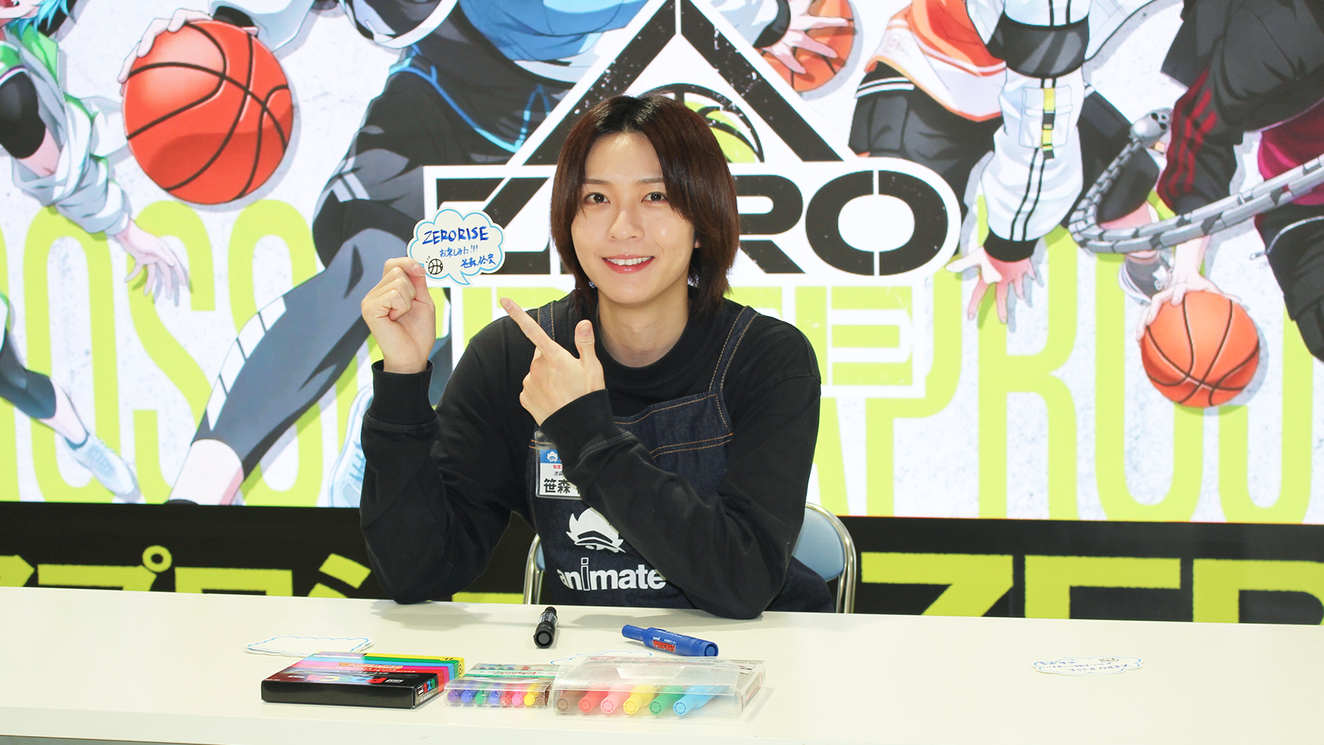 『ZERO RISE』サインを書く1日店長