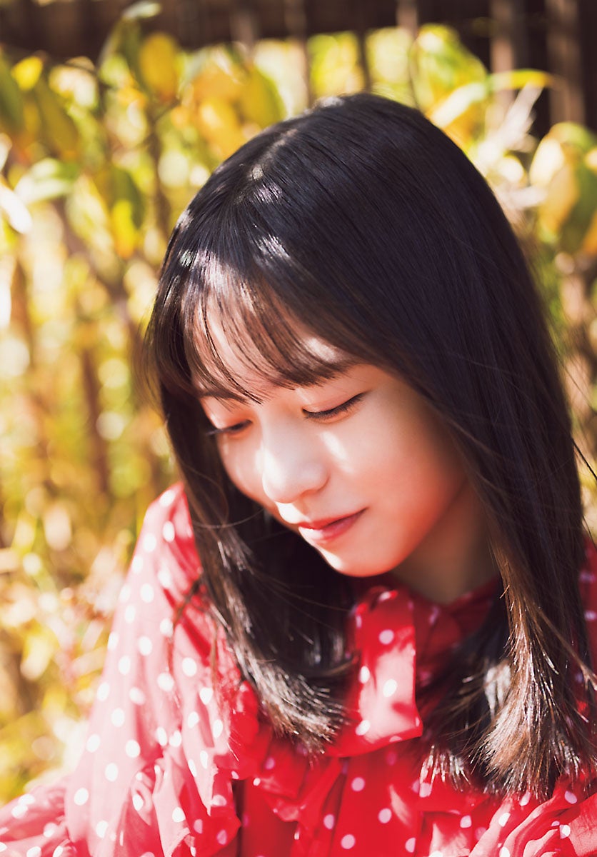 日の光を受ける正源司陽子の横顔