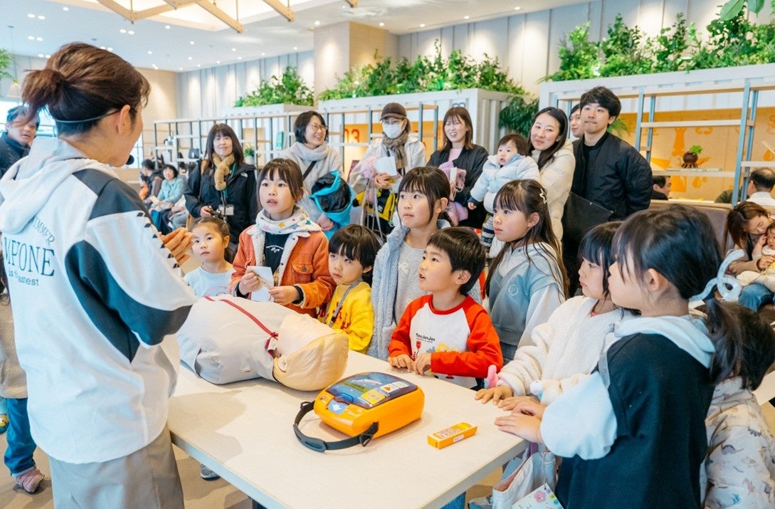 子どもたちの救急蘇生訓練の様子