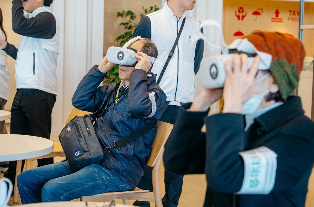 VR体験で防災を学ぶ参加者