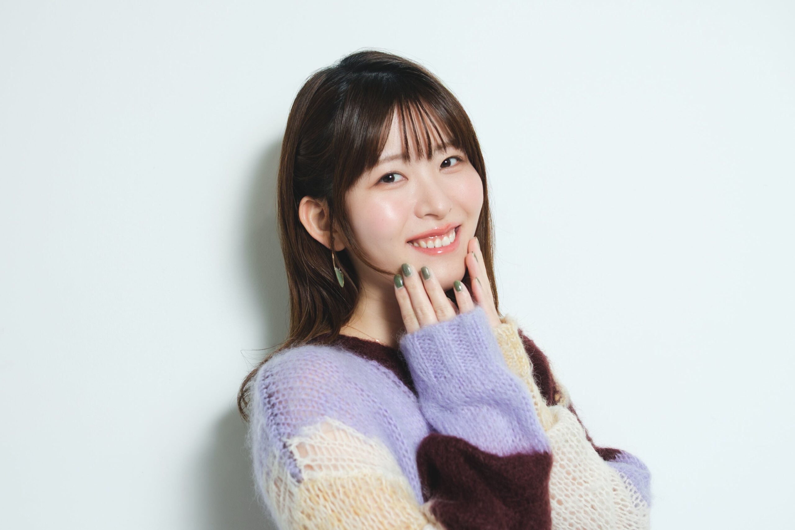 石見舞菜香、笑顔と魅力溢れる姿